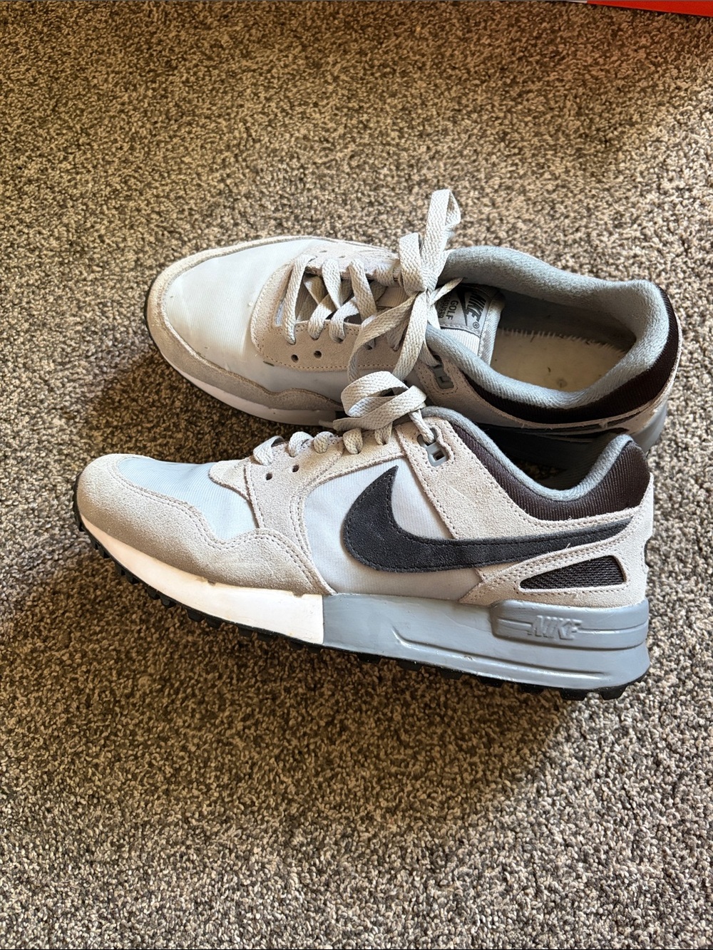 Nike Men's or Women’s Light Gray and Black Casual Golf Shoes